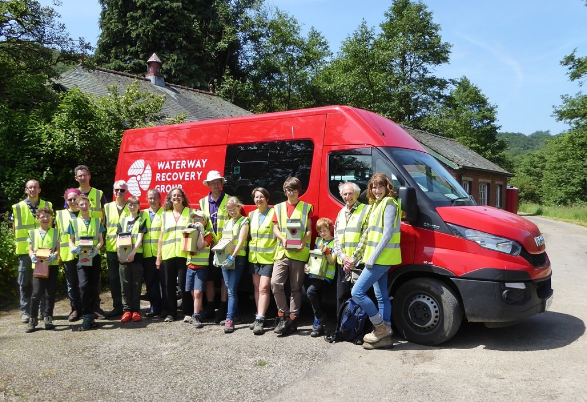 Young volunteers learn how to make bird boxes on the Uttoxeter Canal with Waterway Recovery Group and the Trust