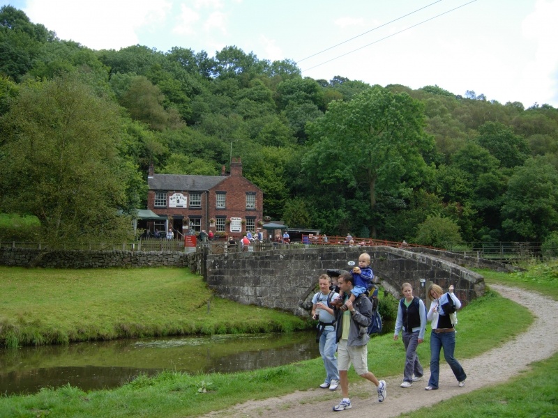 Walkers near the Black Lion at Consall forge. © Waterway Images Ltd
