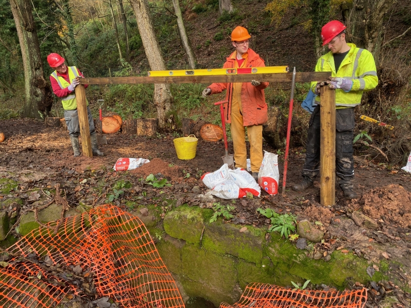 WRG volunteers at Alton Spill Weir